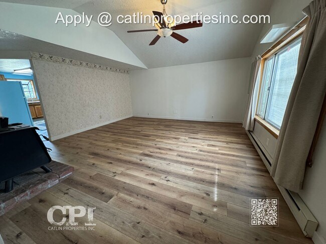 Foto del edificio - MOVE IN SPECIAL -  1/2 FIRST MONTHS RENT!!