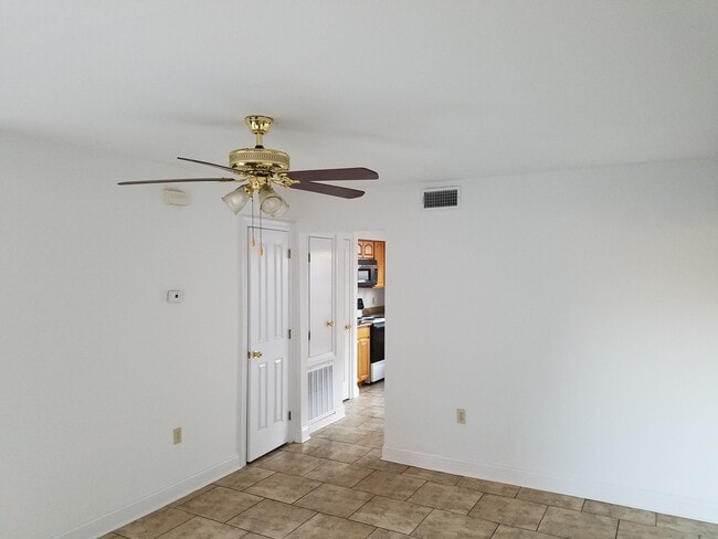 Building Photo - 3517 Golden Dr