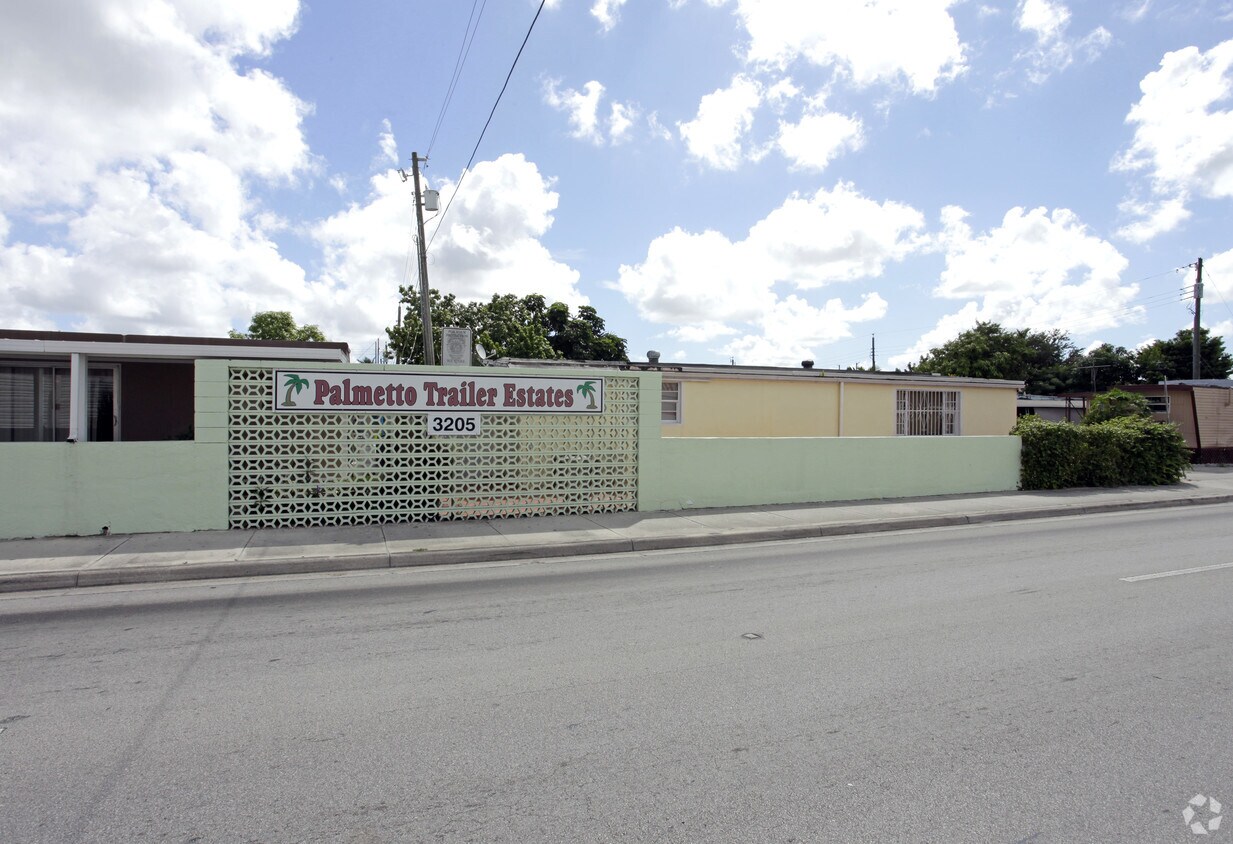 Building Photo - Palmetto Trailer Estates