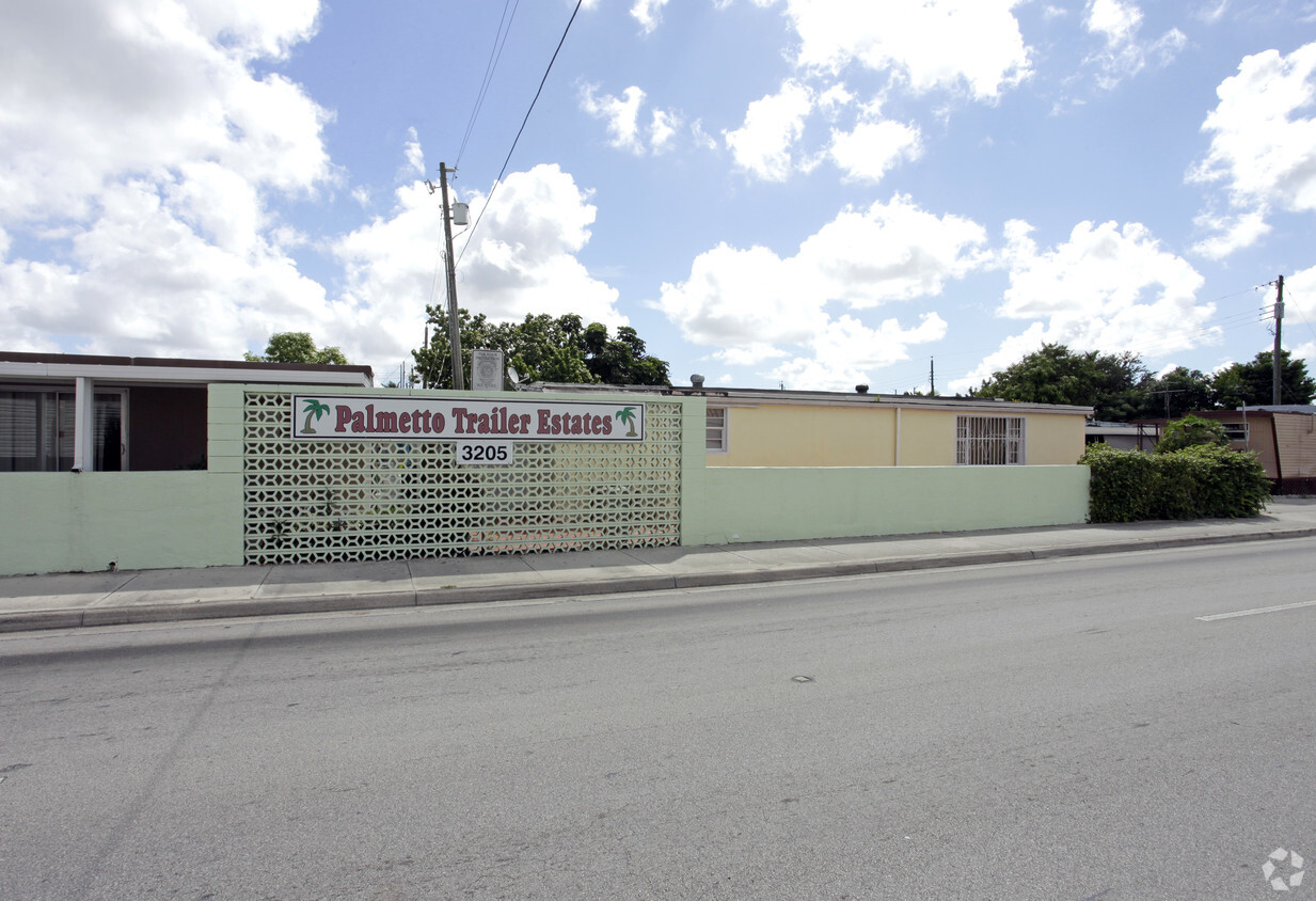 Foto del edificio - Palmetto Trailer Estates