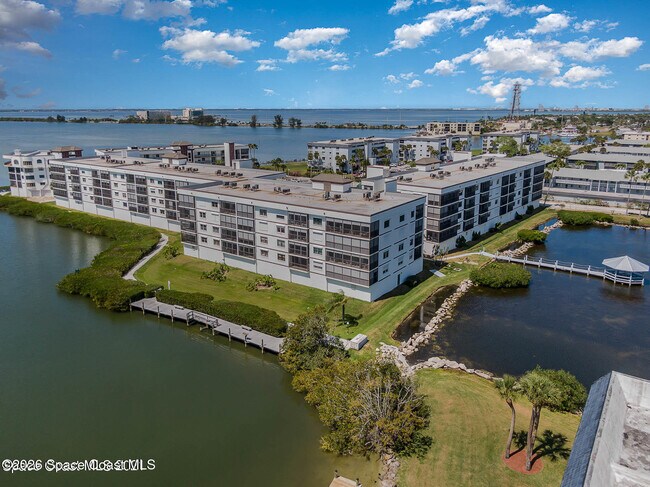 Foto del edificio - 3613 S Banana River Blvd