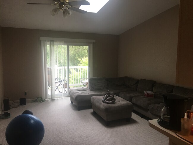 Foto del edificio - 313 Woodside Dr