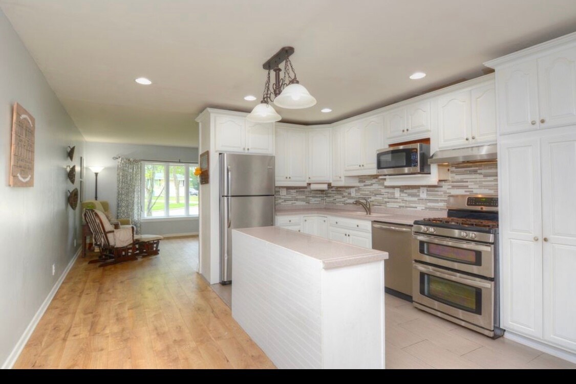 Foto del edificio - 27 Hawthorne Ln