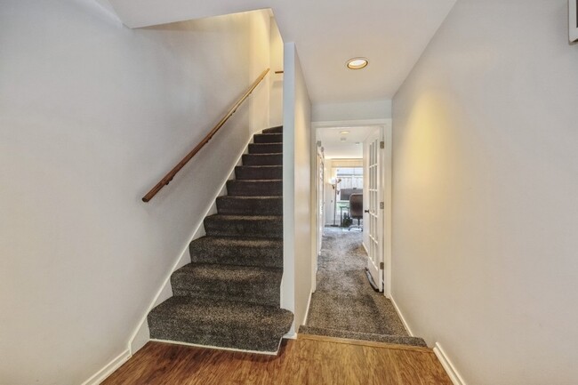 Building Photo - 2720 N Greenview Ave