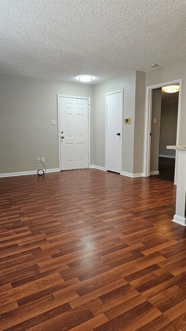 Foto del edificio - 2750 Holly Hall St