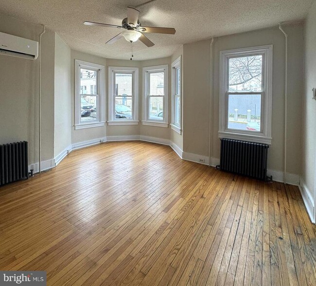 Building Photo - 211 S Maple Ave