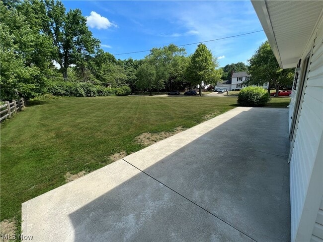 Building Photo - 137 E Case Dr