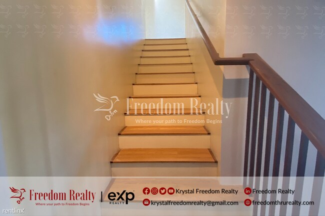 Foto del edificio - 3 br, 2 bath Triplex - 1765 Los Feliz Driv...