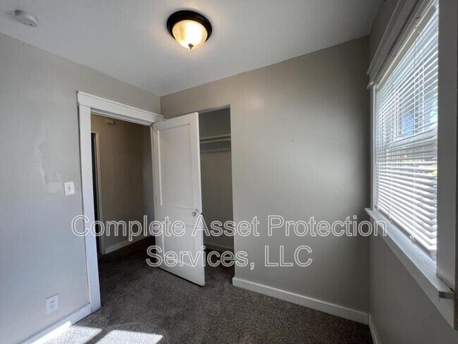 Building Photo - 431 Fairmount Rd