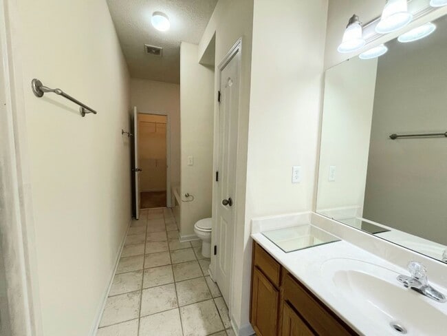 Building Photo - SPACIOUS 4BDR 2.5BA CONDO IN ARLINGTON SUBDIVISION