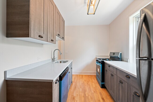 Building Photo - 2901 W Grace St