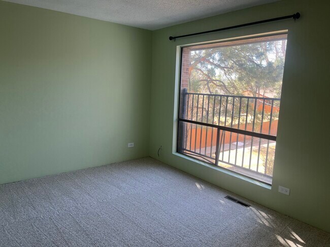 dormitorio - 6424 E Bates Ave