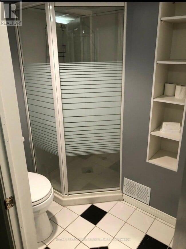 Building Photo - 622 Chartwell Ct