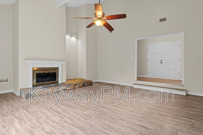 Building Photo - 219 Brooks Dr