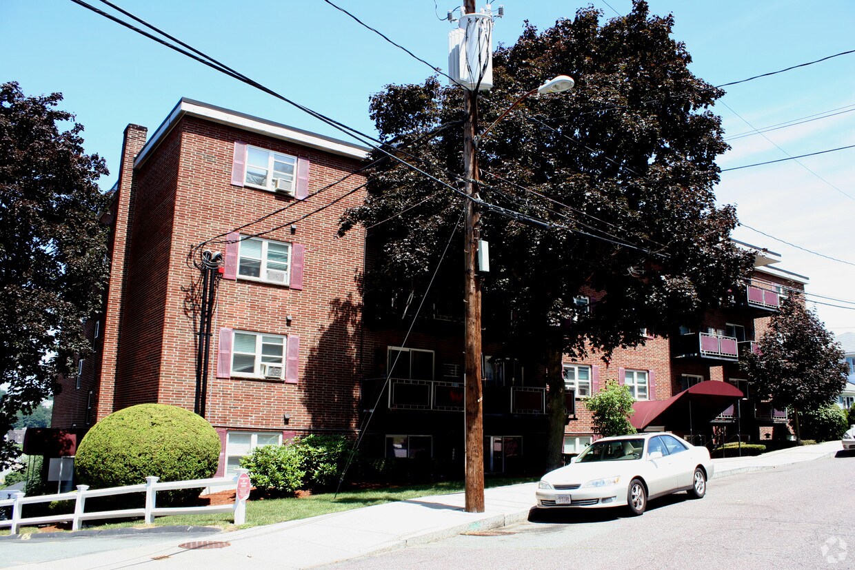 Warren Heights Apartments in Chelsea, MA