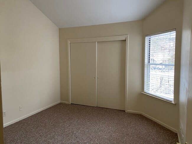 Building Photo - 4 Tansy Ct