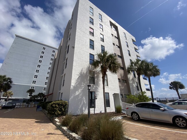 Building Photo - 275 1st St S