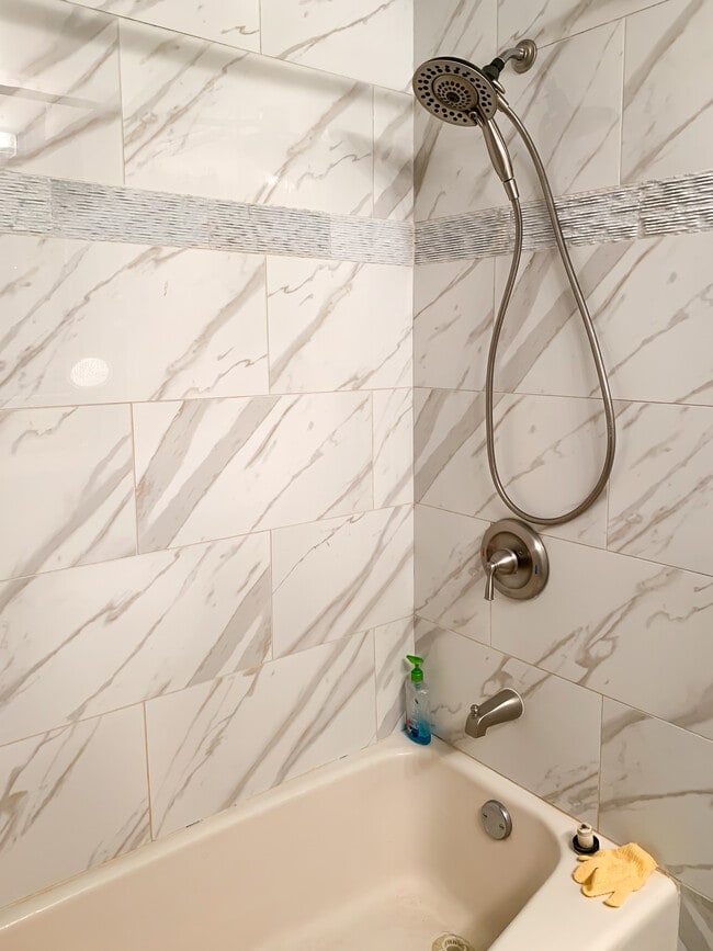 master bath - 5713 Brewer House Cir