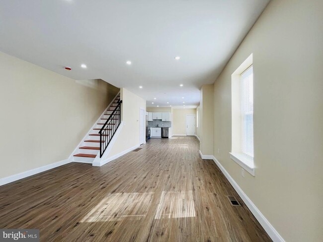 Building Photo - 633 S 57th St