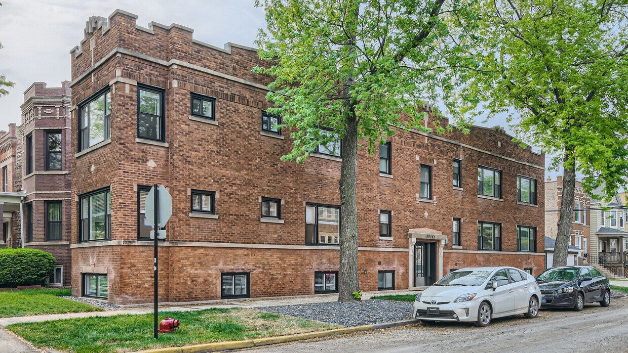 Primary Photo - 3900 W Wrightwood Ave