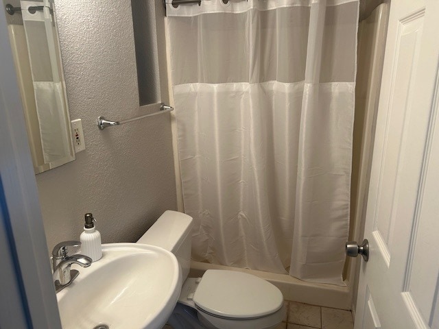 Main Bath - 3339 E Service Rd