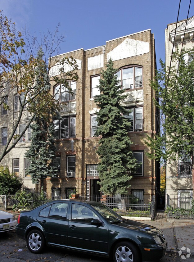 Foto del edificio - 91 Romaine Ave