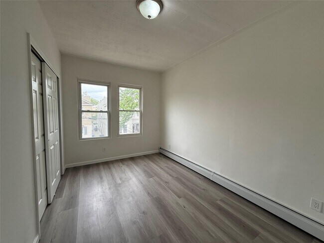 Foto del edificio - 60-90-90 60th Rd