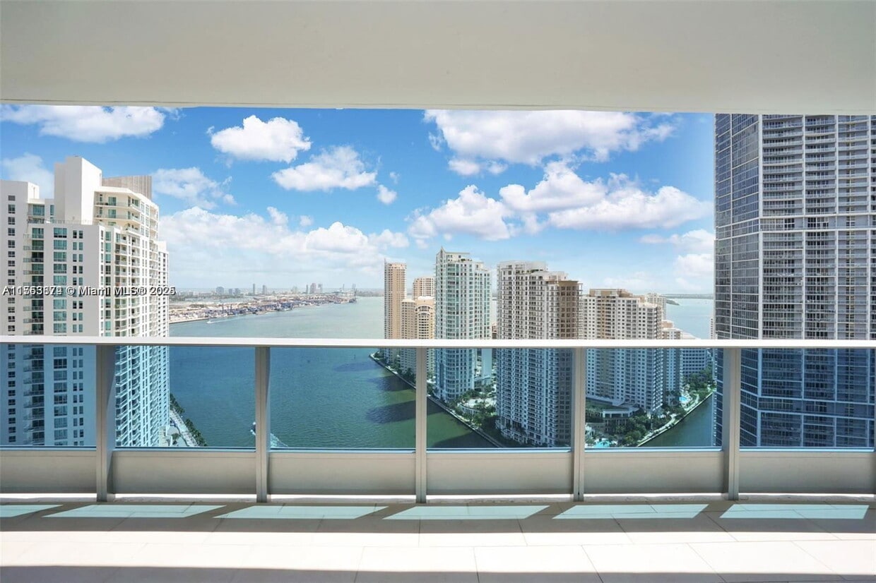 Foto principal - 200 S Biscayne Blvd