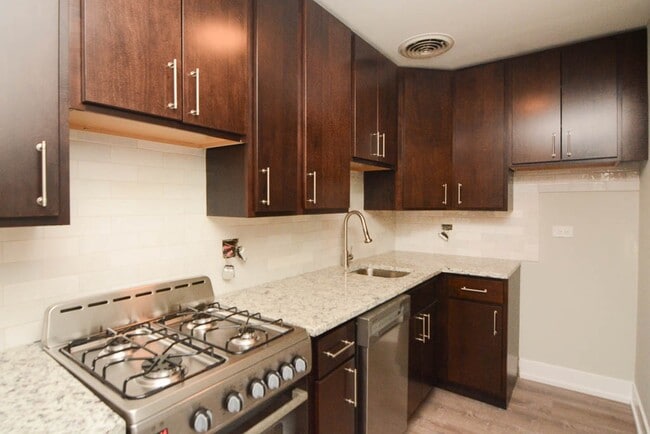 Foto del edificio - 448 W Barry Ave
