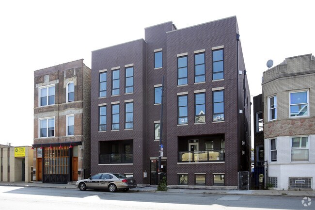 Building Photo - 3037 W Belmont Ave