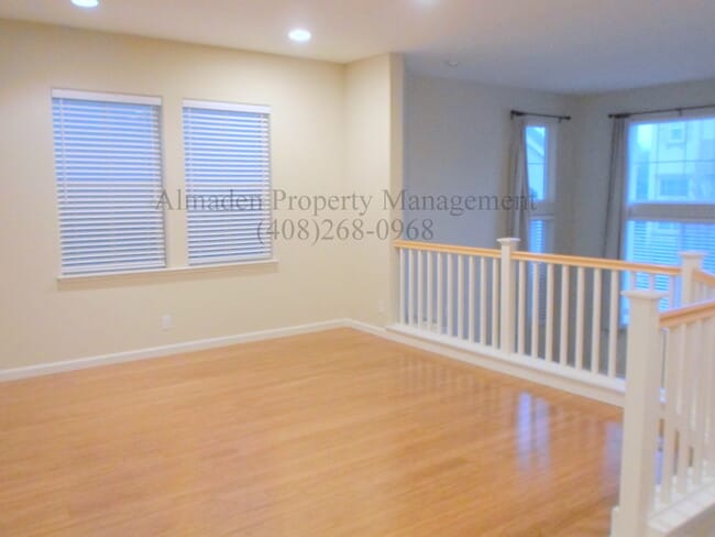 Building Photo - Pets Negotiable! Great Location near Willow Glen! Central A/C! Tri-Level Home w/ Many Upgrades!