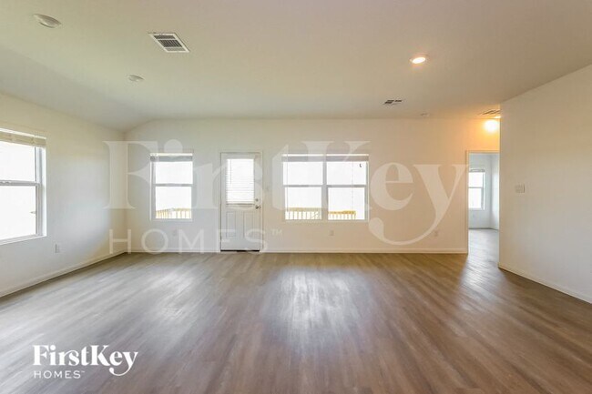 Foto del edificio - 6802 Arid Wy