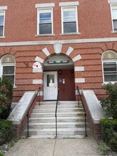 Building Photo - 223 Meadow St