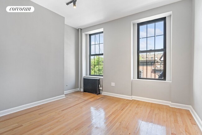 Building Photo - 714 Greenwich St