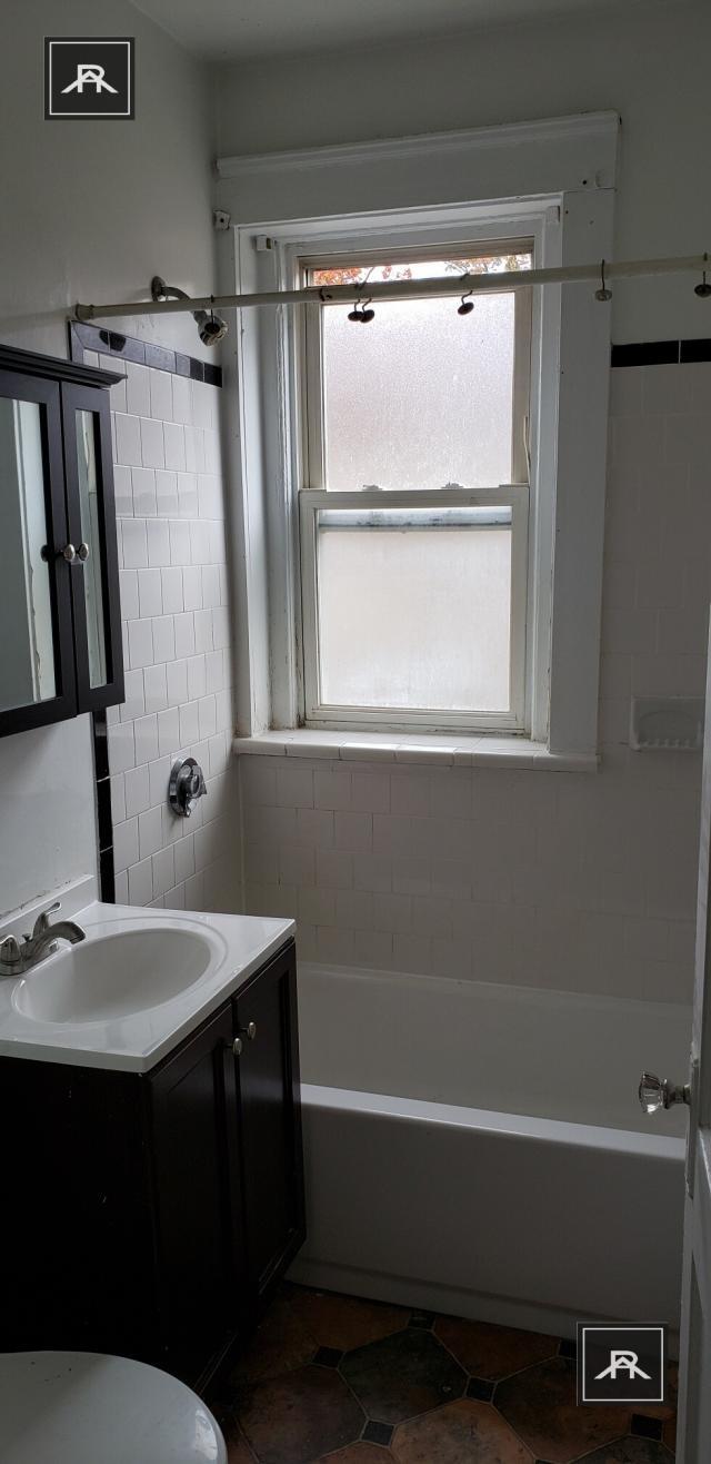 Foto del edificio - 4 bedroom in Brookline MA 02446