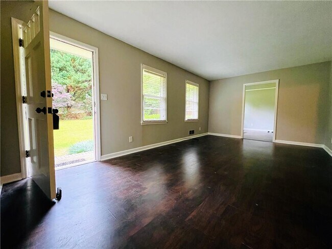 Foto del edificio - 2544 Mountain View School Rd NE