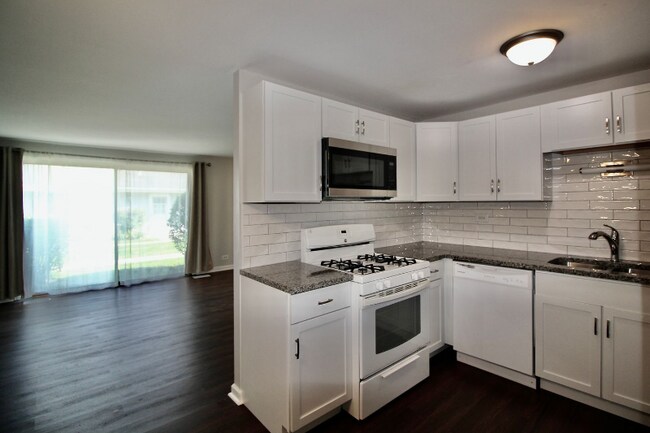 Building Photo - 103 Tonset Ct