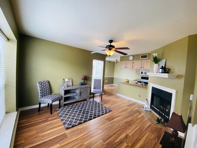 Living room/kitchen - 240 Settlers Park Dr