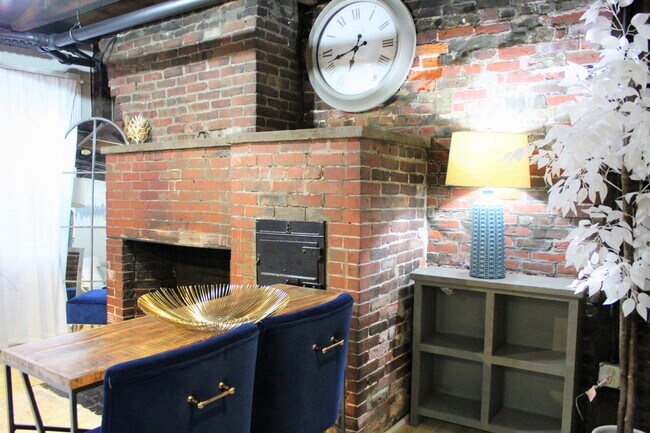 Foto del edificio - 1 Champney Pl