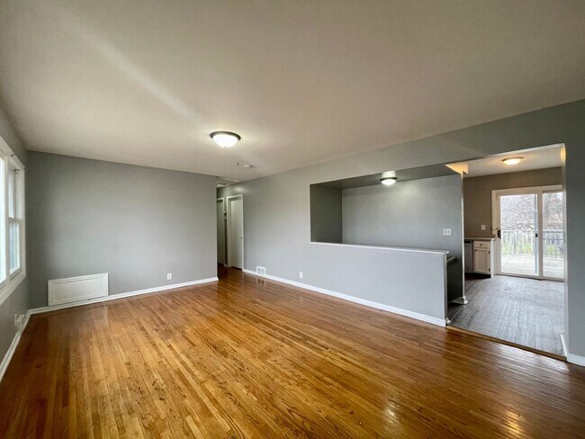 Foto del edificio - Spacious 5 Bedroom 2 Bathroom Home in New ...