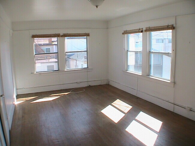 Building Photo - 48 1/2 Dudley Ave