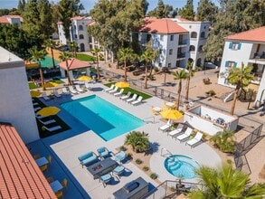 Building Photo - Solas Glendale