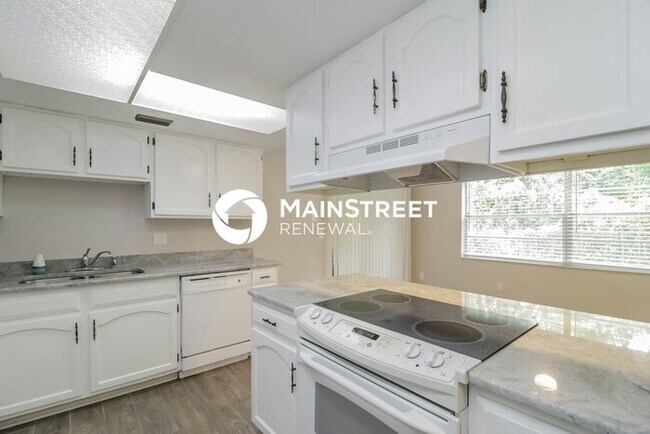 Foto del edificio - 4 Bedroom Pet-Friendly Home in Orlando, FL with Main Street Renewal