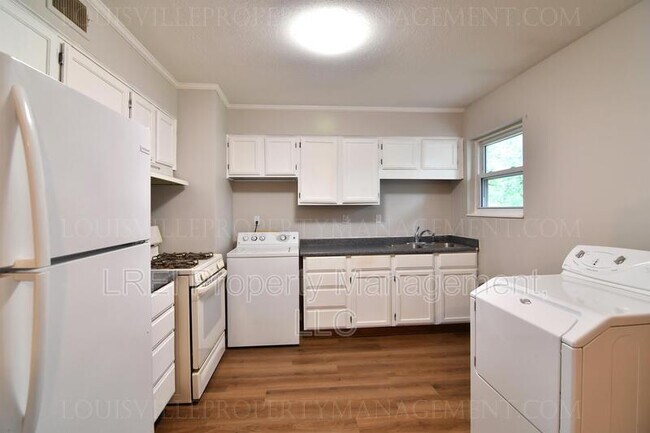 Building Photo - 9716 Titan Dr