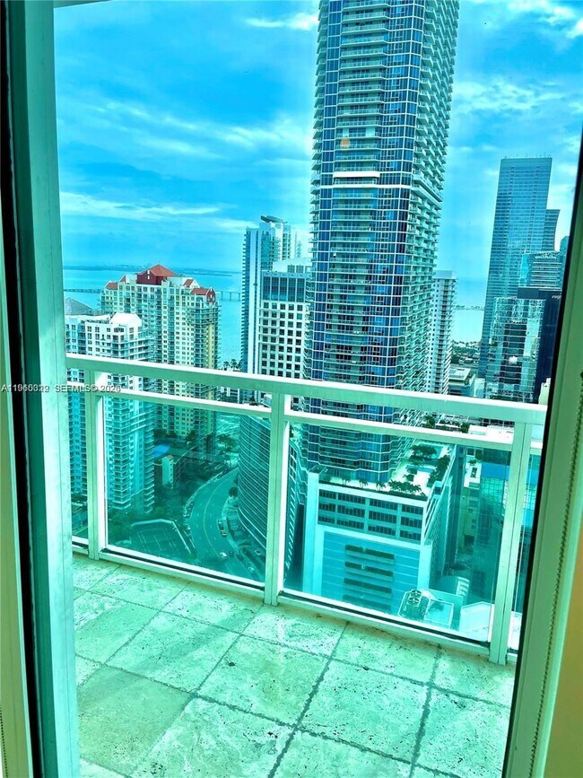 Foto del edificio - 950 Brickell Bay Dr