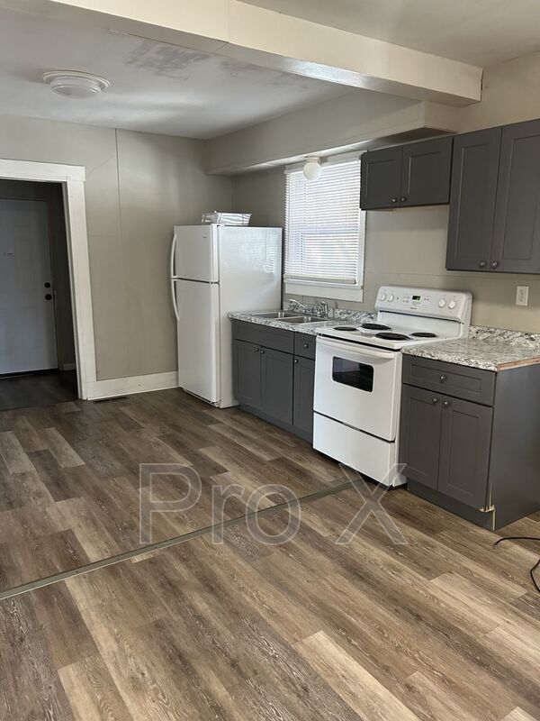 Foto del edificio - 717 E 10th St