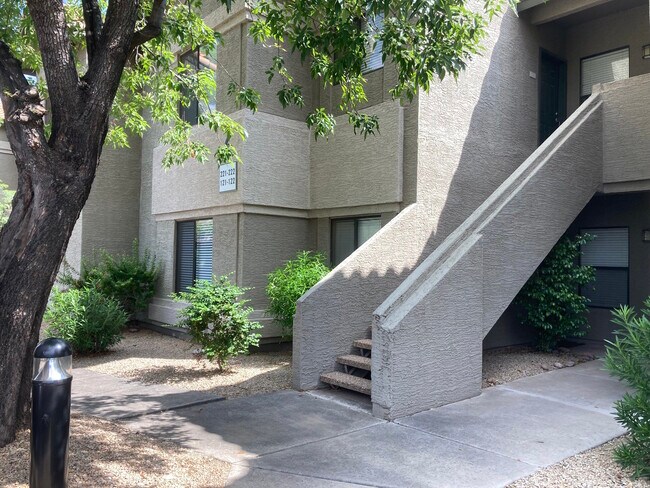 Foto del edificio - 9600 N 96th St