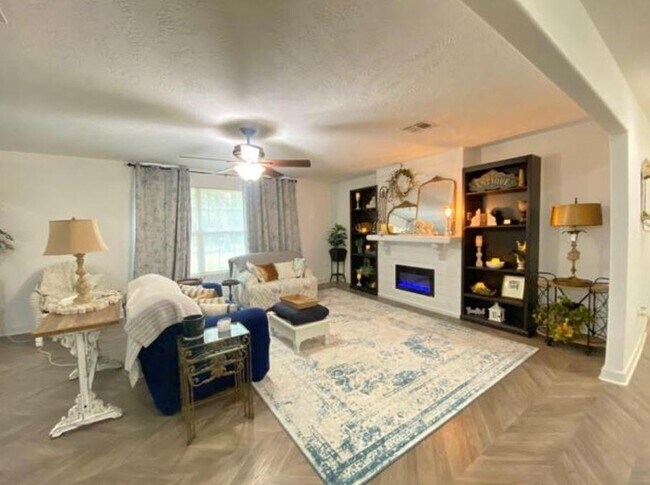 Foto del edificio - 115 Matthews Ln