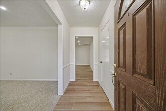 Building Photo - 9631 Philmont Dr