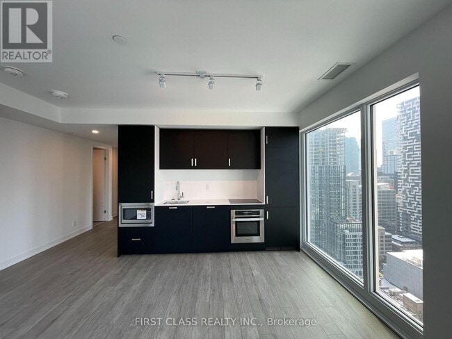 Building Photo - 88 Queen St E